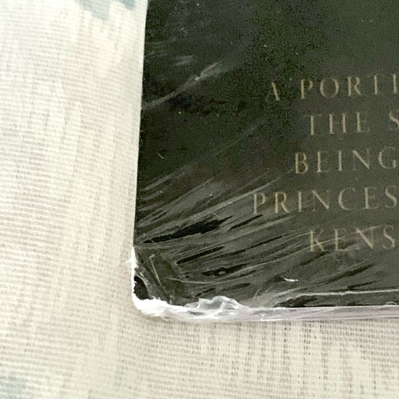 Princess Diana 1998 Commemorative Calendar - Picture 5 of 6